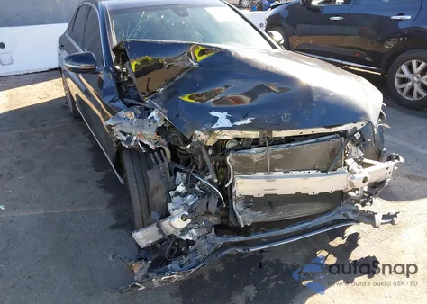 2018 Mercedes-Benz C 300 z USA, uszkodzony, nr VIN 55SWF4JB5JU277731